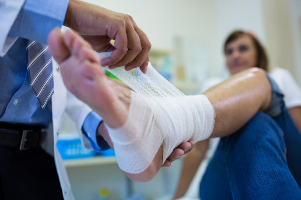 Dr bandaging foot female patient